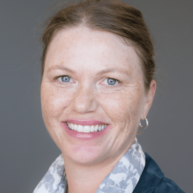 Headshot of Leslie Locke